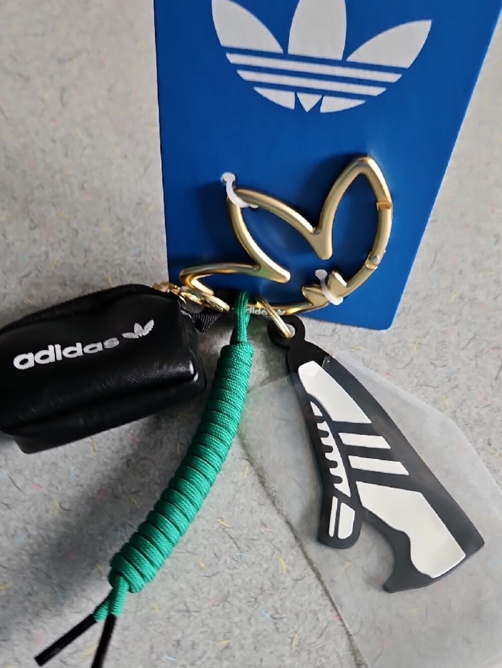 ADIDAS KEY CHAIN - Picture 10 of 12